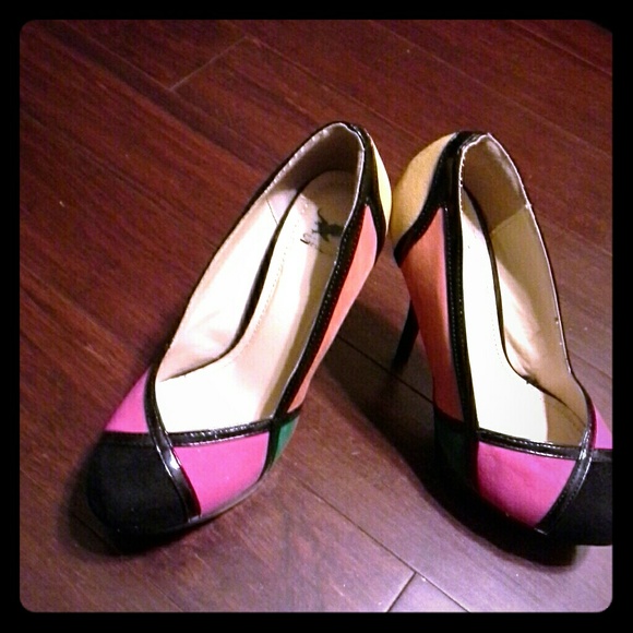 Shoes - Picture 1 of 3